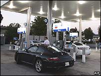 _44025504_petrol203ap.jpg